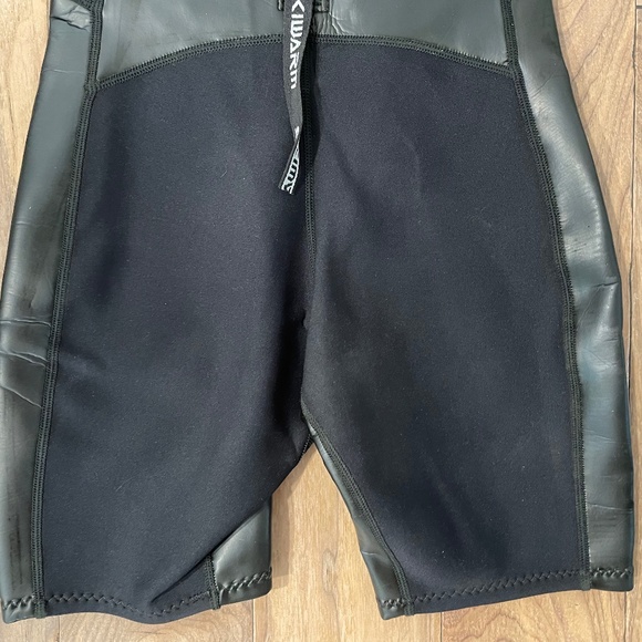 Excellent Condition Women's Long Sleeve Wetsuit - Picture 11 of 12